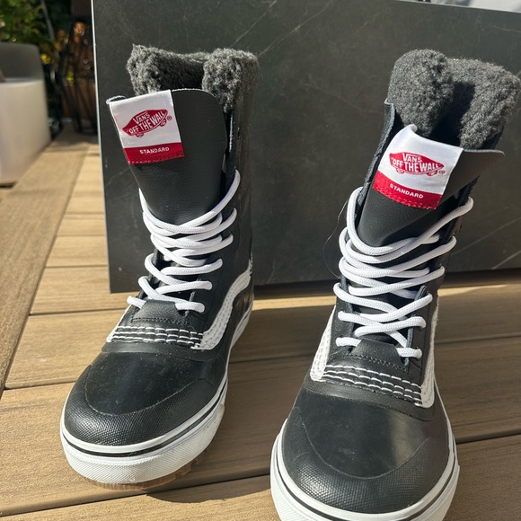 Vans snow MTE standard waterproof boot. Brand new!